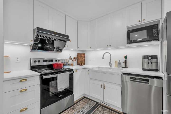 Photo 13 at 3460 Amberly Place, Champlain Heights, Vancouver East
