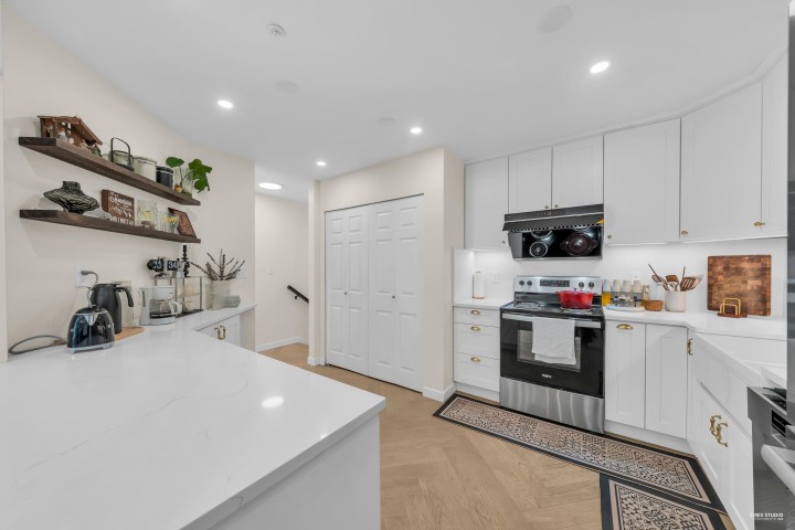 Photo 16 at 3460 Amberly Place, Champlain Heights, Vancouver East