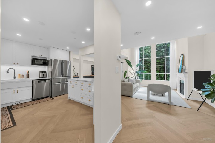 Photo 10 at 3460 Amberly Place, Champlain Heights, Vancouver East