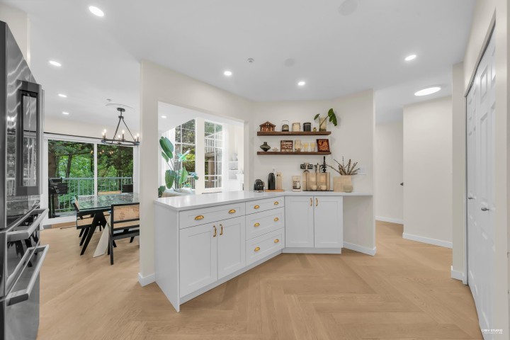Photo 14 at 3460 Amberly Place, Champlain Heights, Vancouver East