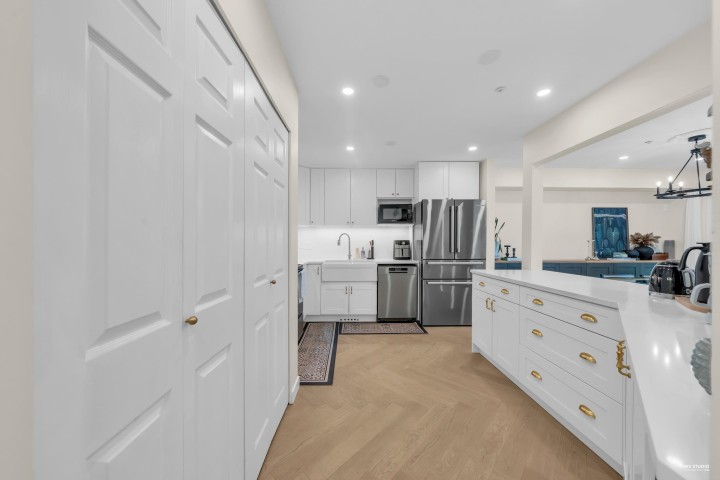 Photo 15 at 3460 Amberly Place, Champlain Heights, Vancouver East