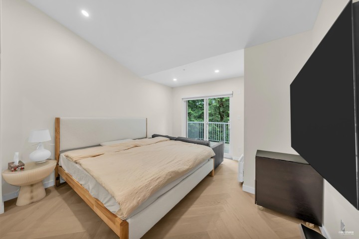 Photo 4 at 3460 Amberly Place, Champlain Heights, Vancouver East