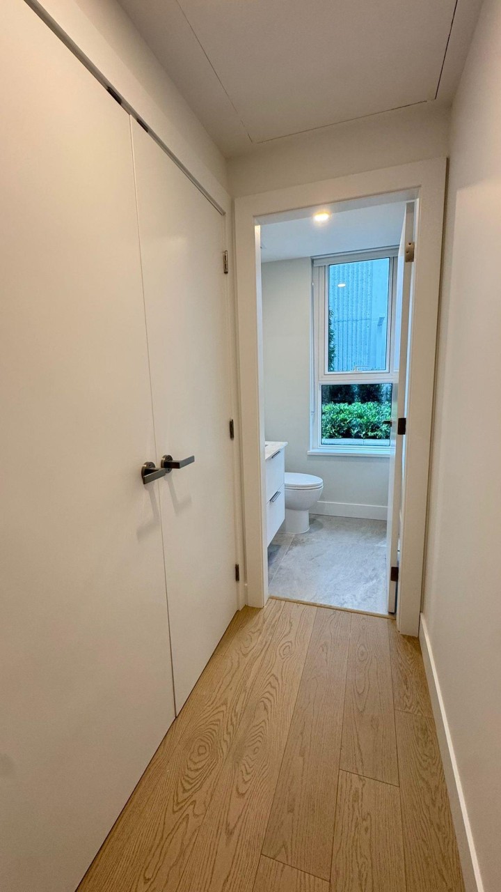 Photo 13 at 114 - 423 6th Street, Park Royal, West Vancouver