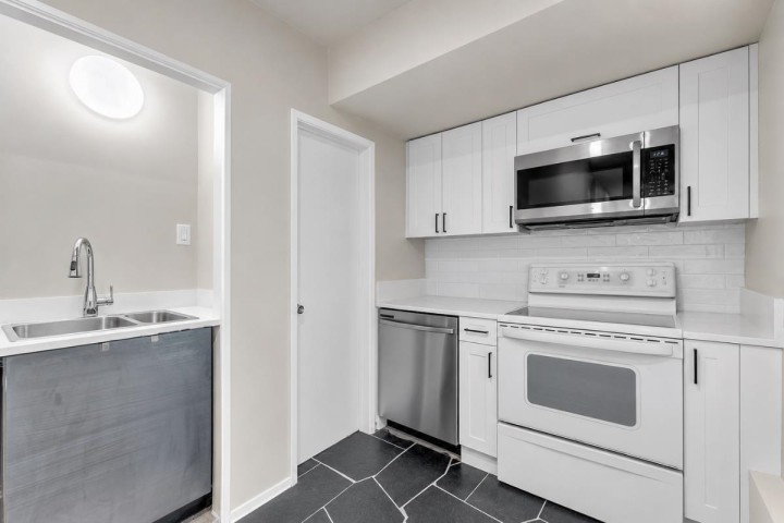 Photo 17 at 403 Newdale Court, Upper Delbrook, North Vancouver