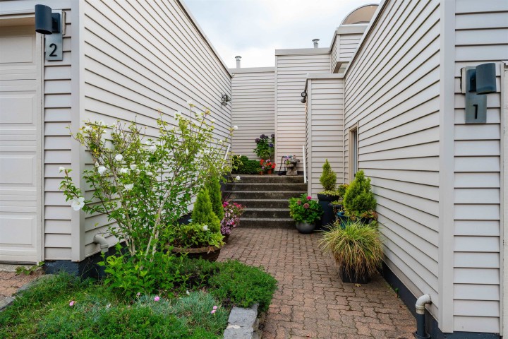 Photo 5 at 1 - 2278 Folkestone Way, Panorama Village, West Vancouver