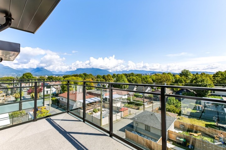 Photo 22 at 406 - 2419 Grant Street, Renfrew VE, Vancouver East
