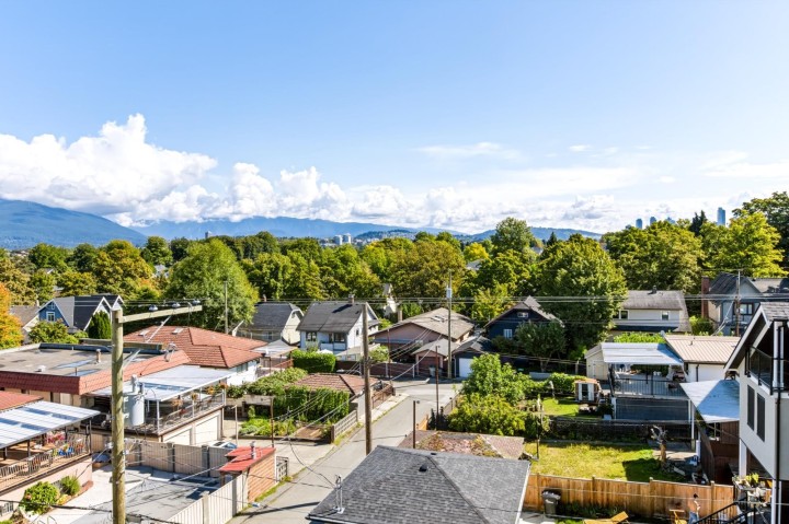 Photo 24 at 406 - 2419 Grant Street, Renfrew VE, Vancouver East