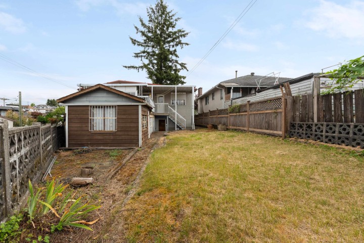 Photo 34 at 4561 Manor Street, Collingwood VE, Vancouver East