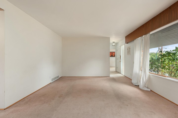 Photo 4 at 4561 Manor Street, Collingwood VE, Vancouver East