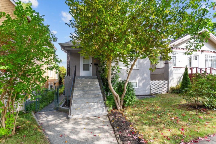 Photo 1 at 2461 Dundas Street, Hastings Sunrise, Vancouver East
