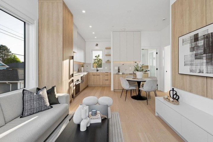 Photo 3 at 2754 Graveley Street, Renfrew VE, Vancouver East