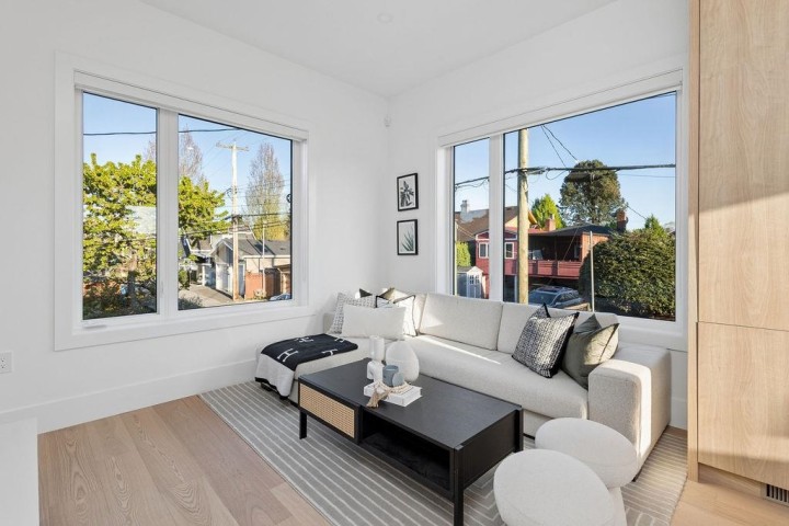 Photo 4 at 2754 Graveley Street, Renfrew VE, Vancouver East