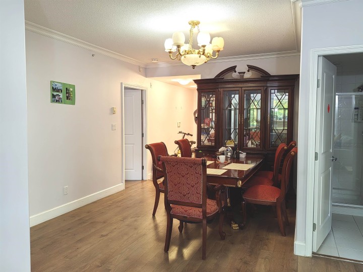 Photo 3 at 106 - 5770 Oak Street, Oakridge VW, Vancouver West