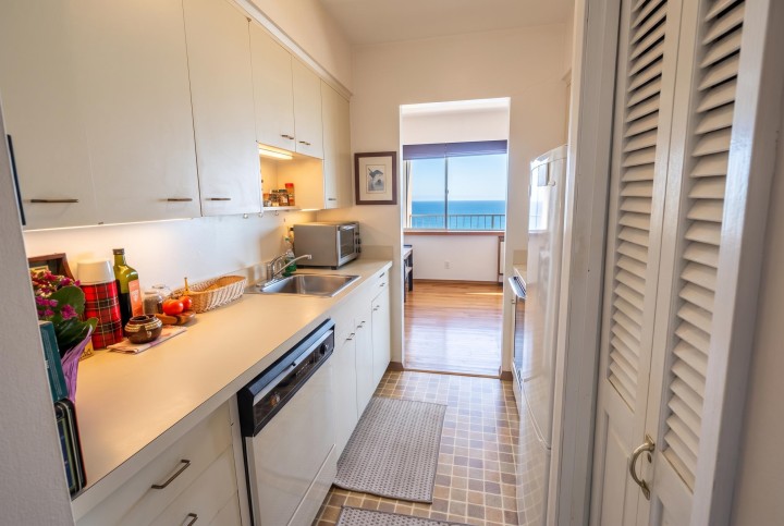 Photo 13 at 301 - 150 24th Street, Dundarave, West Vancouver
