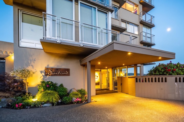 Photo 3 at 301 - 150 24th Street, Dundarave, West Vancouver