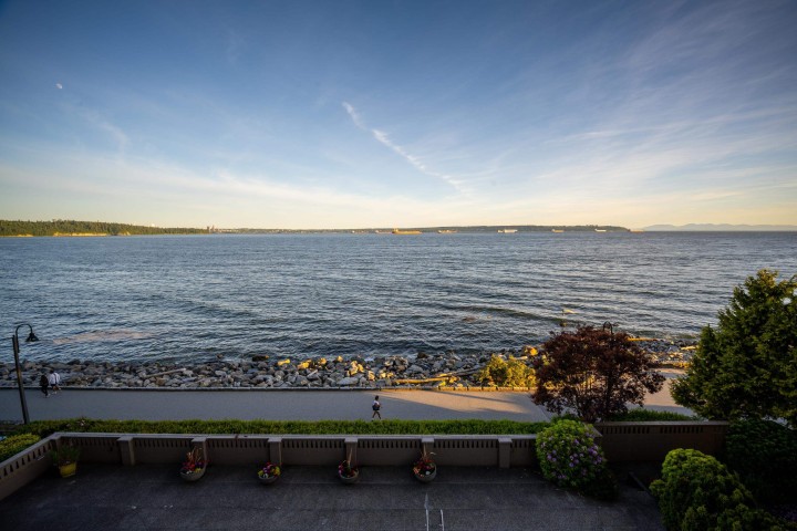 Photo 5 at 301 - 150 24th Street, Dundarave, West Vancouver