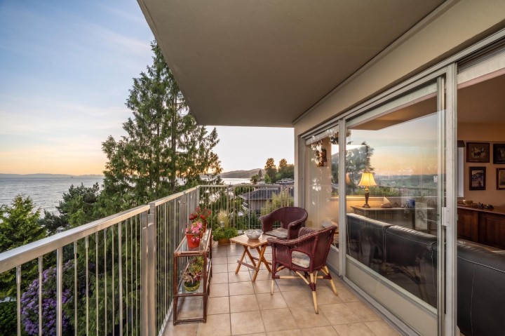 Photo 9 at 301 - 150 24th Street, Dundarave, West Vancouver