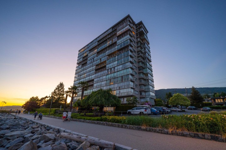 Photo 4 at 301 - 150 24th Street, Dundarave, West Vancouver