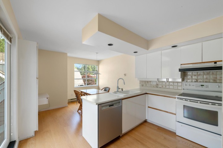 Photo 13 at 303 - 3373 Capilano Crescent, Capilano NV, North Vancouver