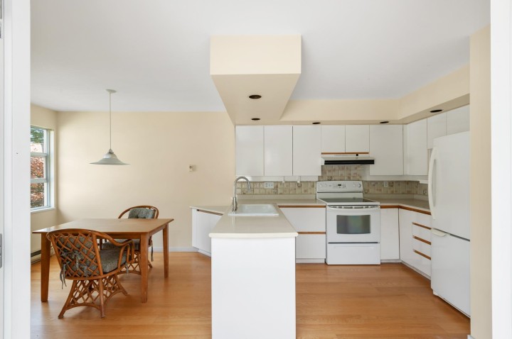 Photo 14 at 303 - 3373 Capilano Crescent, Capilano NV, North Vancouver
