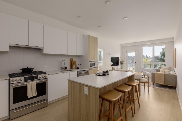Photo 2 at 417 - 2450 Garden Drive, Grandview Woodland, Vancouver East