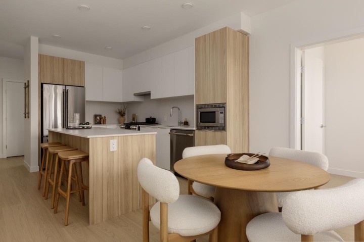 Photo 5 at 417 - 2450 Garden Drive, Grandview Woodland, Vancouver East