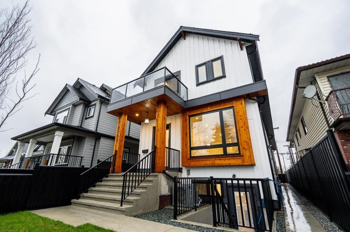 Photo 2 at 1 - 2753 Nanaimo Street, Grandview Woodland, Vancouver East