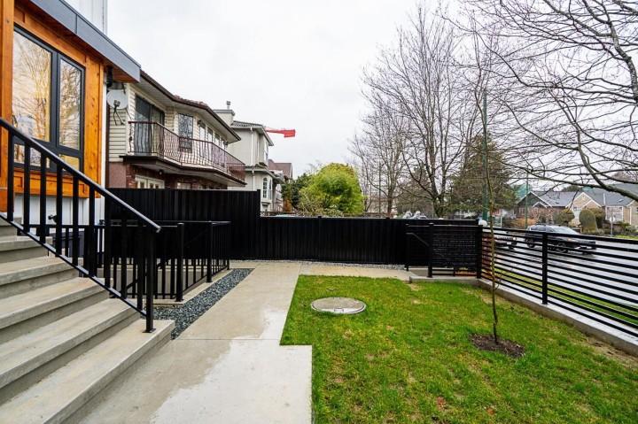 Photo 3 at 1 - 2753 Nanaimo Street, Grandview Woodland, Vancouver East