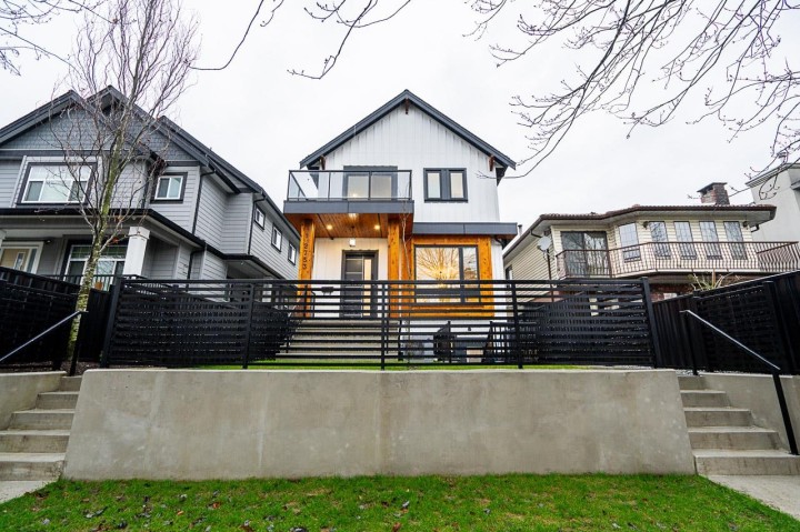 Photo 1 at 1 - 2753 Nanaimo Street, Grandview Woodland, Vancouver East