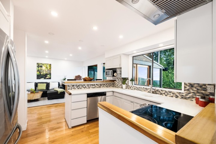 Photo 10 at 187 Rondoval Crescent, Upper Delbrook, North Vancouver