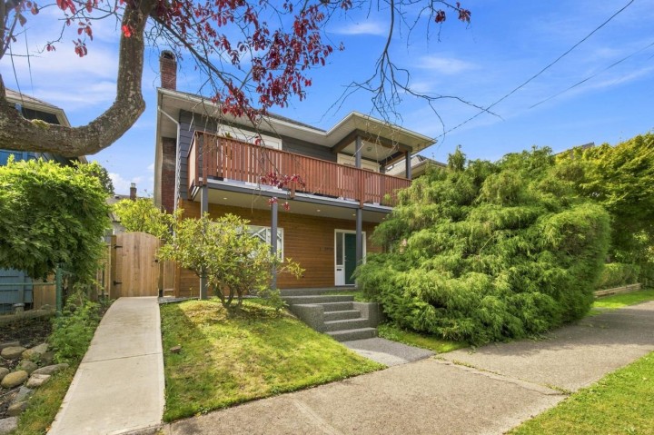 Photo 1 at 1970 Adanac Street, Hastings, Vancouver East