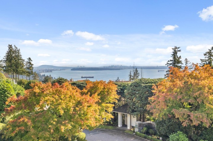 Photo 1 at 5401 West Vista Court, Upper Caulfeild, West Vancouver