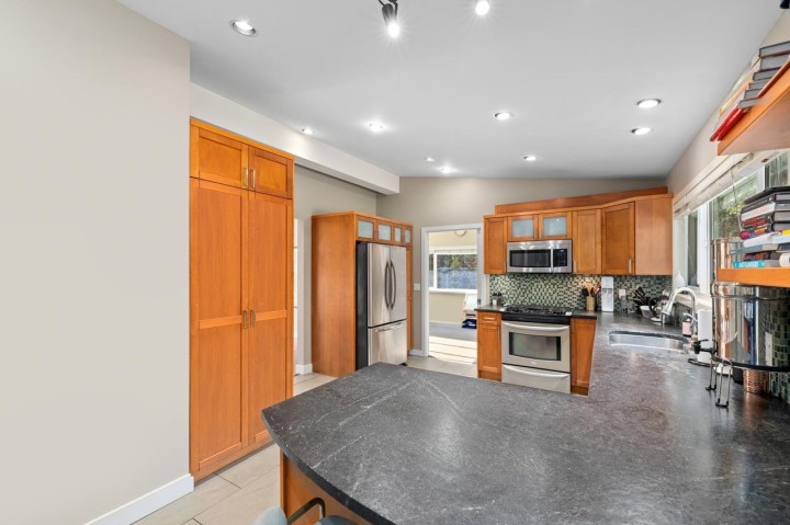 Photo 9 at 326 Moyne Drive, British Properties, West Vancouver