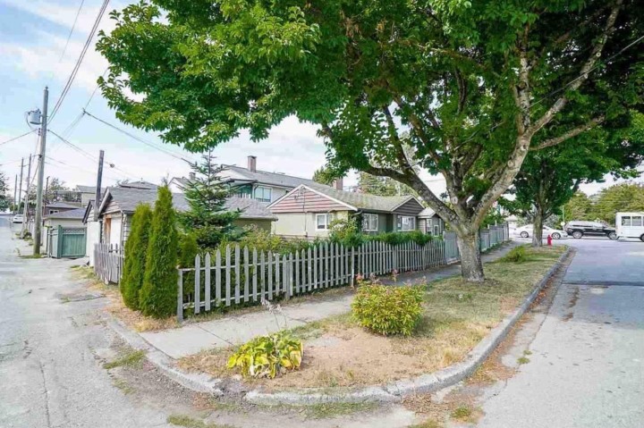 Photo 12 at 5715 Culloden Street, Knight, Vancouver East