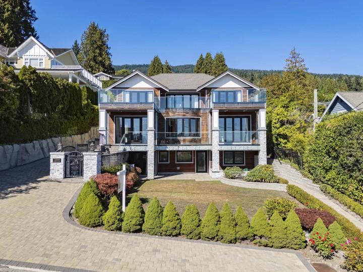 Photo 1 at 2559 Nelson Avenue, Dundarave, West Vancouver