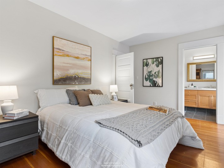 Photo 17 at 559 W 18th Avenue, Cambie, Vancouver West