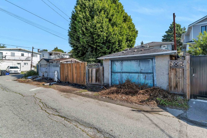 Photo 26 at 5755 Dumfries Street, Knight, Vancouver East
