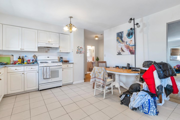 Photo 9 at 5755 Dumfries Street, Knight, Vancouver East