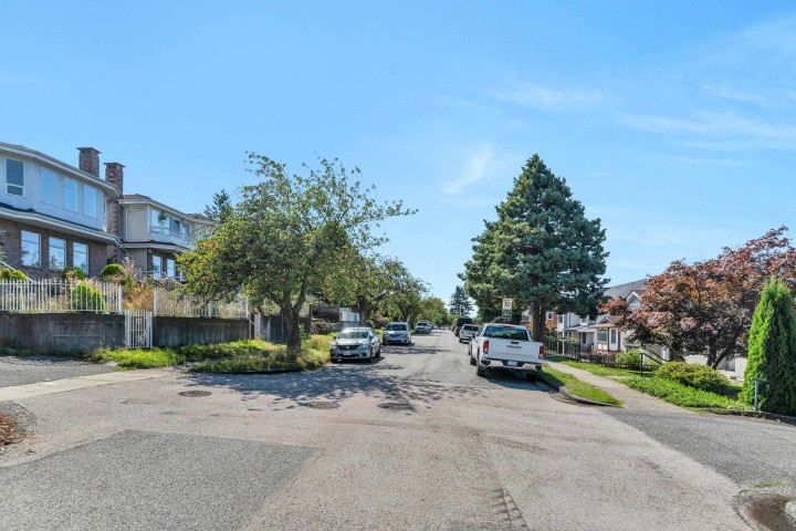 Photo 24 at 5755 Dumfries Street, Knight, Vancouver East