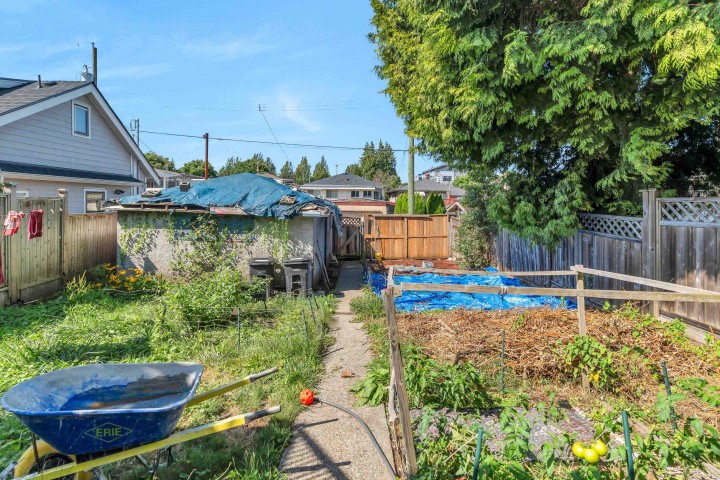 Photo 15 at 5755 Dumfries Street, Knight, Vancouver East