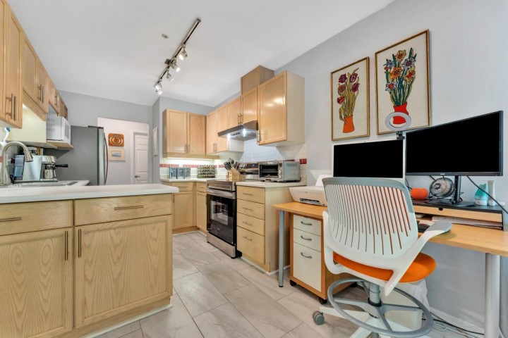 Photo 12 at 306 - 3400 Se Marinr Drive, Champlain Heights, Vancouver East