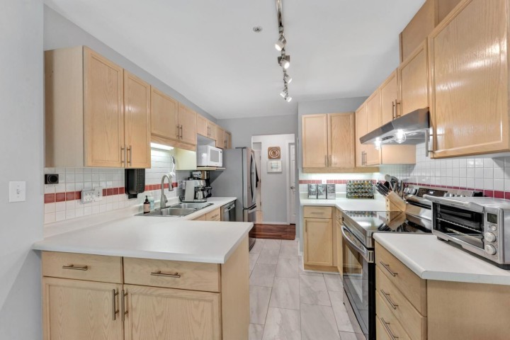 Photo 10 at 306 - 3400 Se Marinr Drive, Champlain Heights, Vancouver East