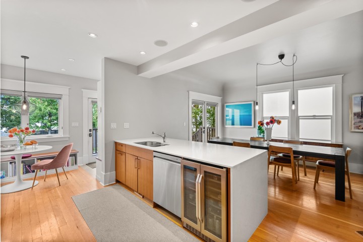 Photo 10 at 739 E 24th Avenue, Fraser VE, Vancouver East