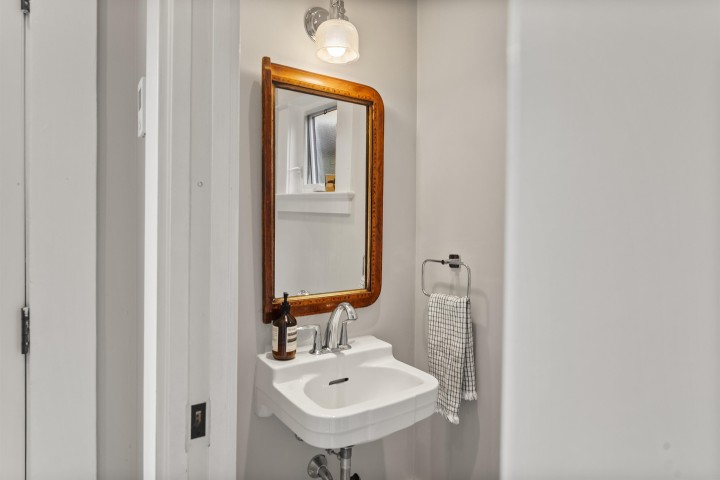 Photo 14 at 739 E 24th Avenue, Fraser VE, Vancouver East