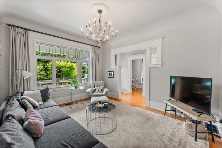 Photo 4 at 739 E 24th Avenue, Fraser VE, Vancouver East