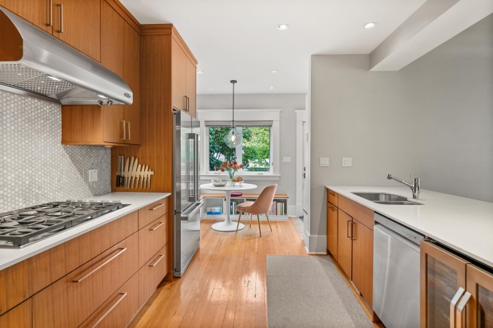 Photo 8 at 739 E 24th Avenue, Fraser VE, Vancouver East
