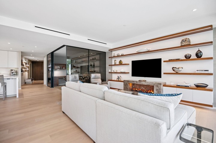 Photo 15 at 209 - 1355 Bellevue Avenue, Ambleside, West Vancouver