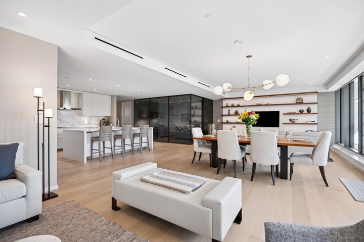 Photo 8 at 209 - 1355 Bellevue Avenue, Ambleside, West Vancouver