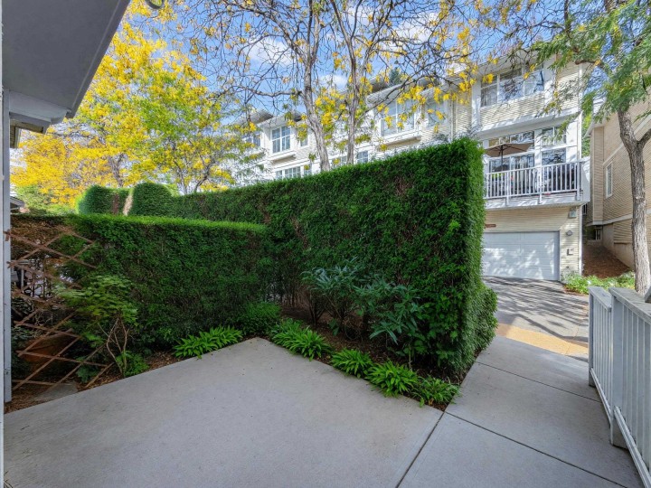 Photo 3 at 4 - 3592 Whitney Place, Champlain Heights, Vancouver East