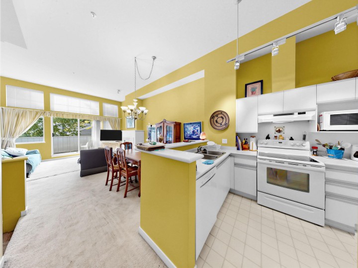 Photo 5 at 4 - 3592 Whitney Place, Champlain Heights, Vancouver East